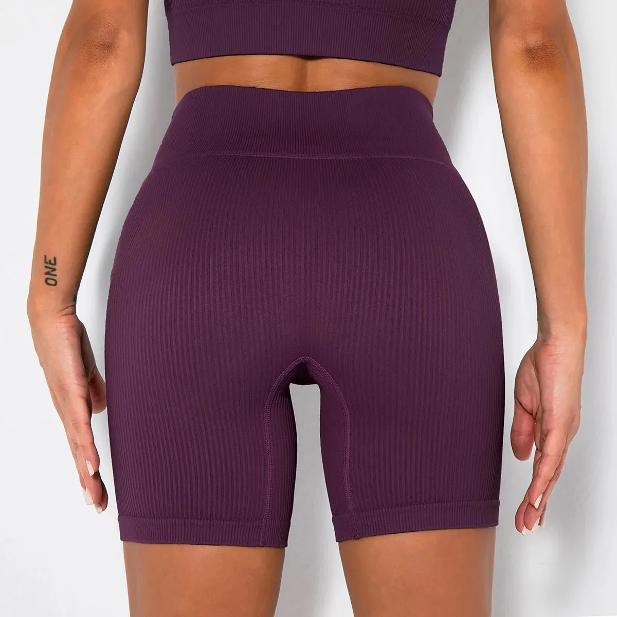 High-Waisted Seamless Ribbed Yoga Shorts for Women – Elastic, Flattering Workout & Gym Leggings