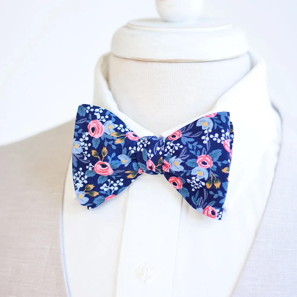 Men's Pre-Tied Bow Tie / Rosa In Navy